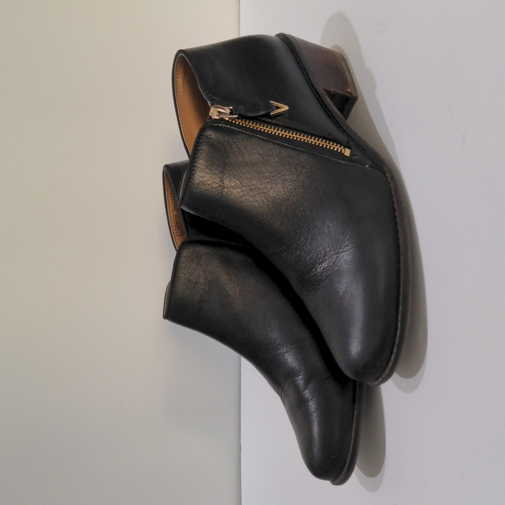 Vionic Jolene Black Leather Bootie size 9